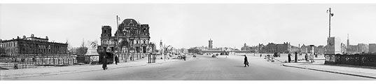 Blick auf den Marx-Engels-Platz, heute Schlossplatz, kurz nach dem Abriss der Berliner Stadtschlosses, 20. April 1951